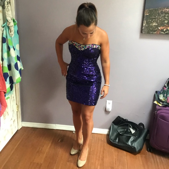 Homecoming or prom dress - Picture 2 of 6